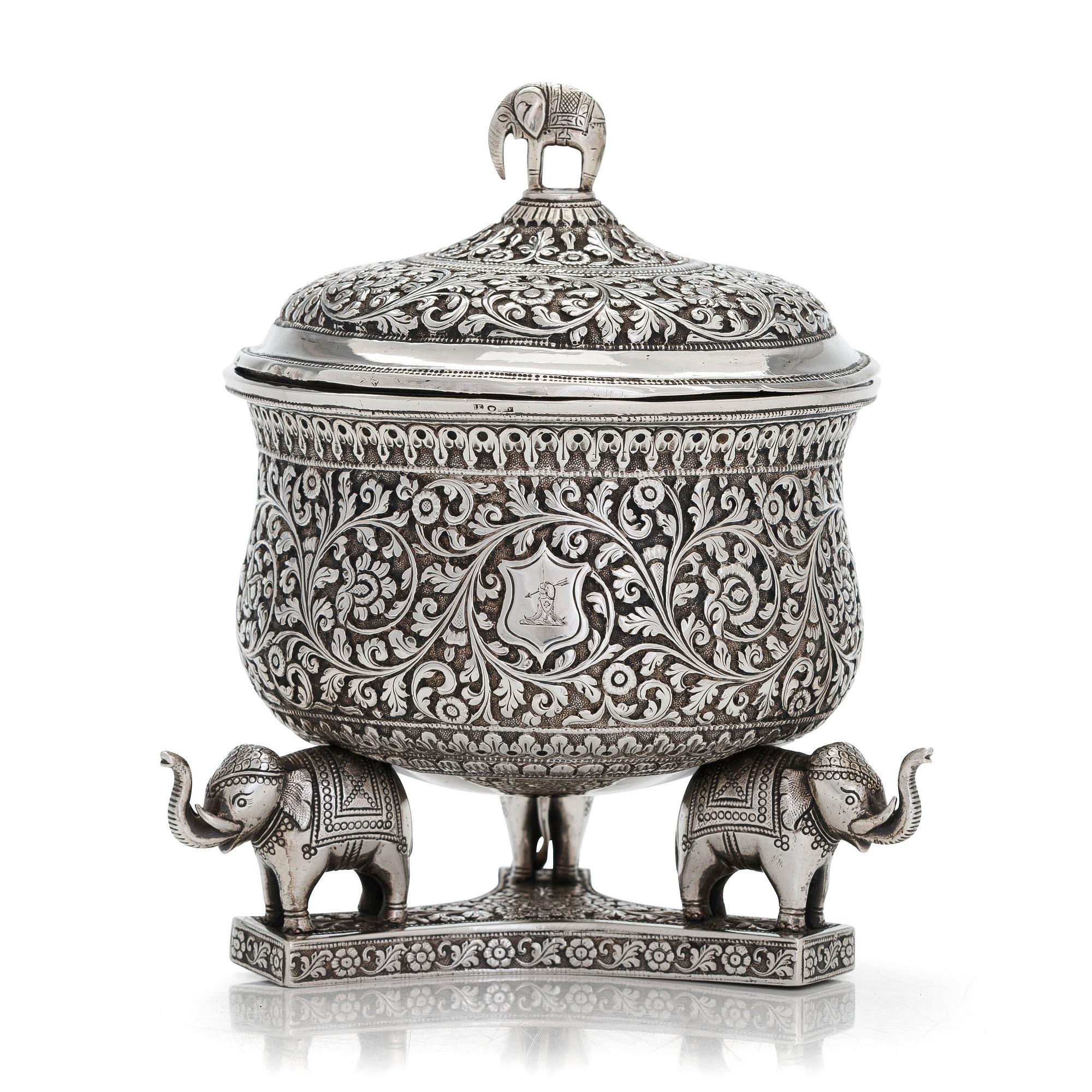 Kannellinen malja, hopea, Intia 1800-luku.