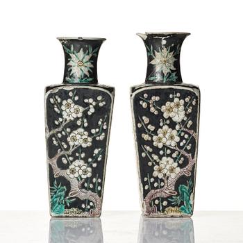 A pair of famille noire vases, late Qing, c. 1900.