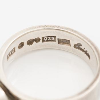 Cecilia Johansson, ringar, 2 st, samt ett par örhängen, silver och förgyllt silver.