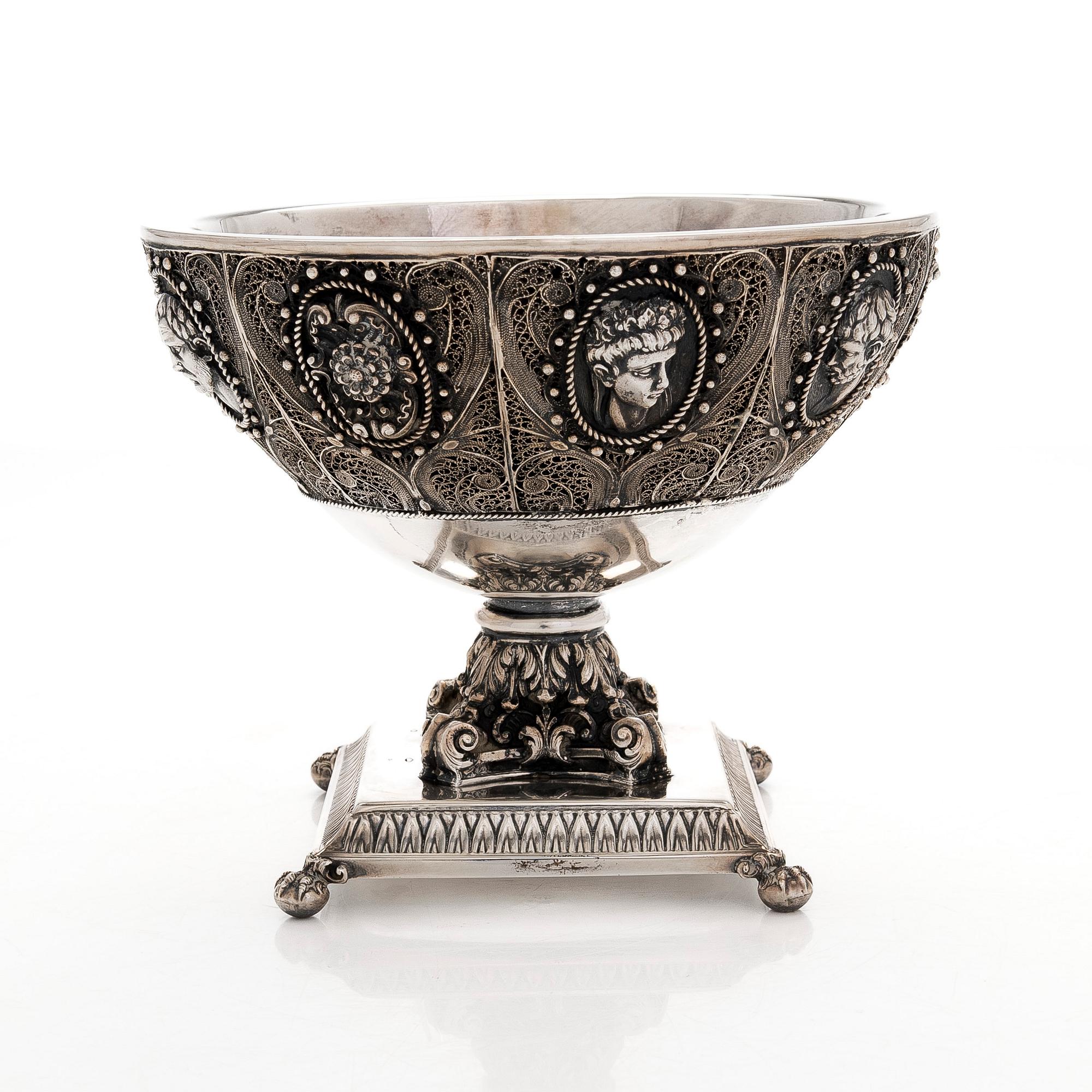 Skål på fot, silver, Spanien, efter 1934.