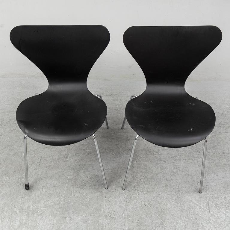 ARNE JACOBSEN, six 'Series 7' chairs from Fritz Hansen, Denmark.