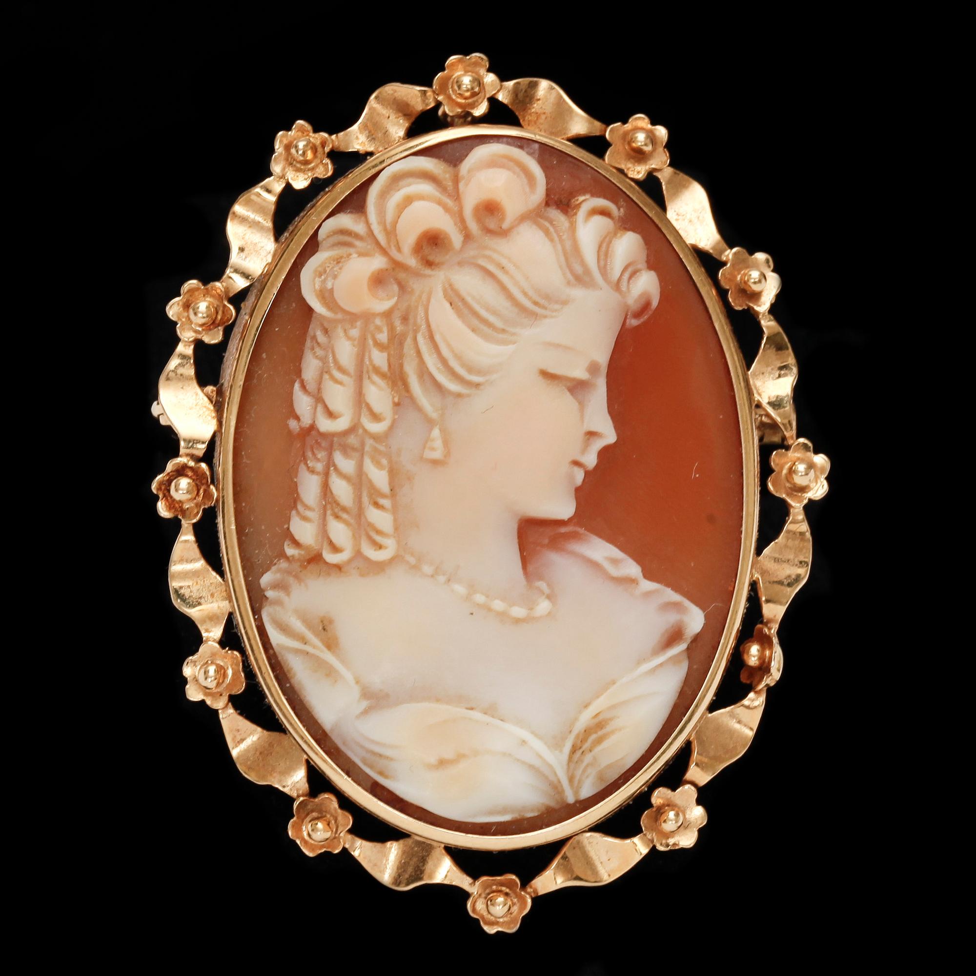 BROSCH/HÄNGE, 18k guld med camé. Engelbert Heribert AB, Stockholm, 1960-tal. Vikt tot 8,3.