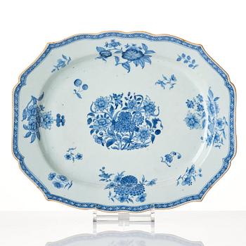 A set of two blue and white serving dishes and eigth dessert dishes, Qing dynasty, Qianlong (1736-95).