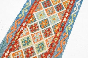 A kelim runner, approx. 483 x 84 cm.