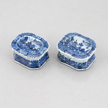 A pair of blue and white porcelain salt cellars, China, 18th century.