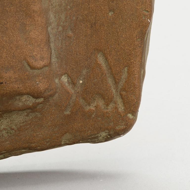 Wäinö Aaltonen, reliefi, patinoitua kipsiä, monogrammisigneerattu ja päivätty 1951.