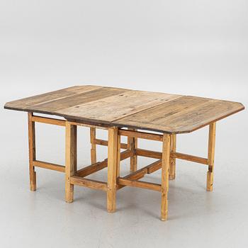 Gate leg table, 19th century.