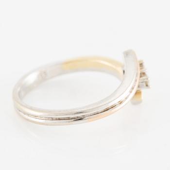 Ring in 14K gold and white gold set with two brilliant-cut diamonds.