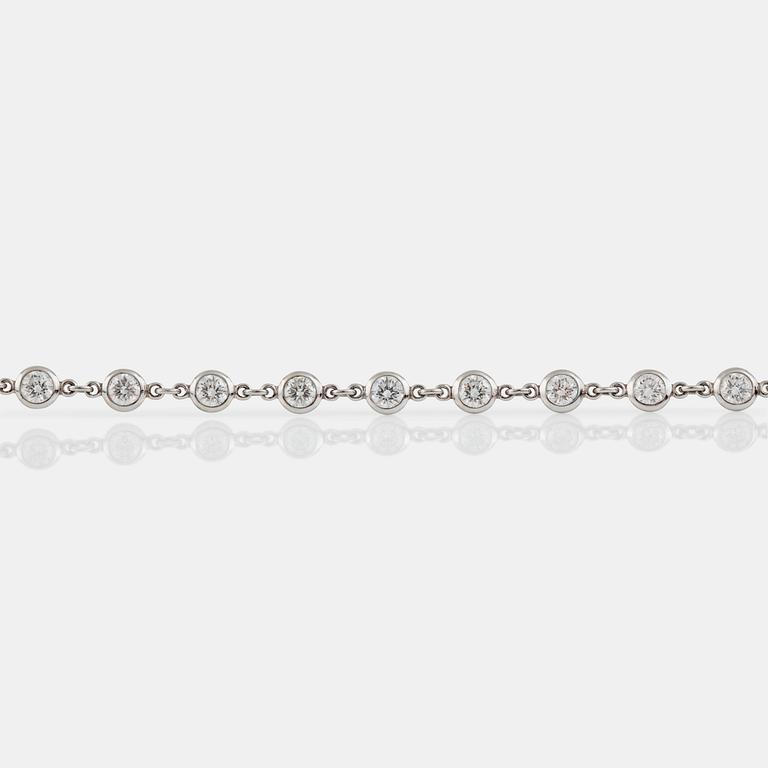 ARMBAND, Tiffany & Co, med briljantslipade diamanter, ca 2.30 ct totalt.