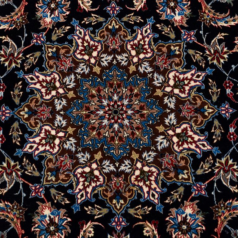 A CARPET, Old Esfahan, part silk, ca 306,5 x 201 cm.