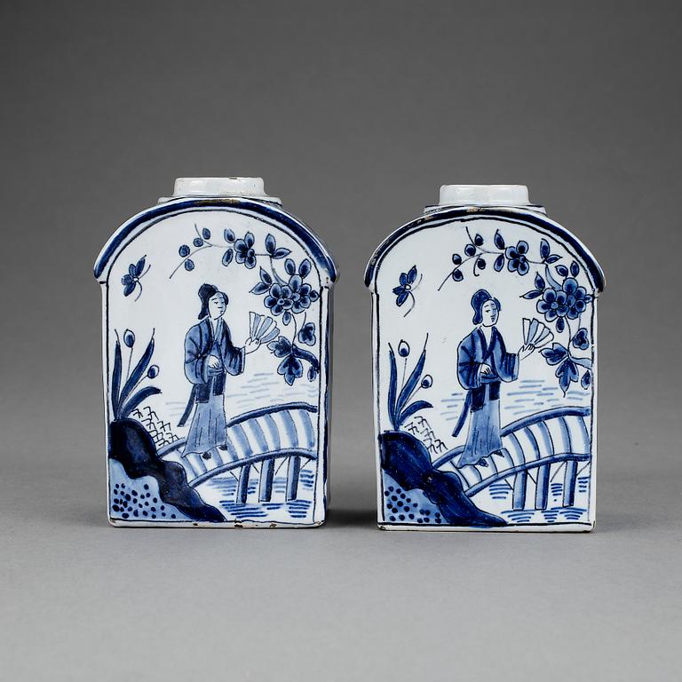 TEDOSOR, ett par, fajans, troligen Delft, 1700-tal.