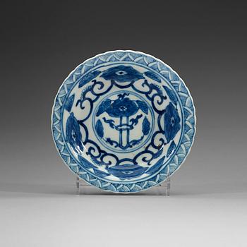 A set of six blue and white small lotus dishes, Qing dynasty with Kangxis four character mark (1662-1722).