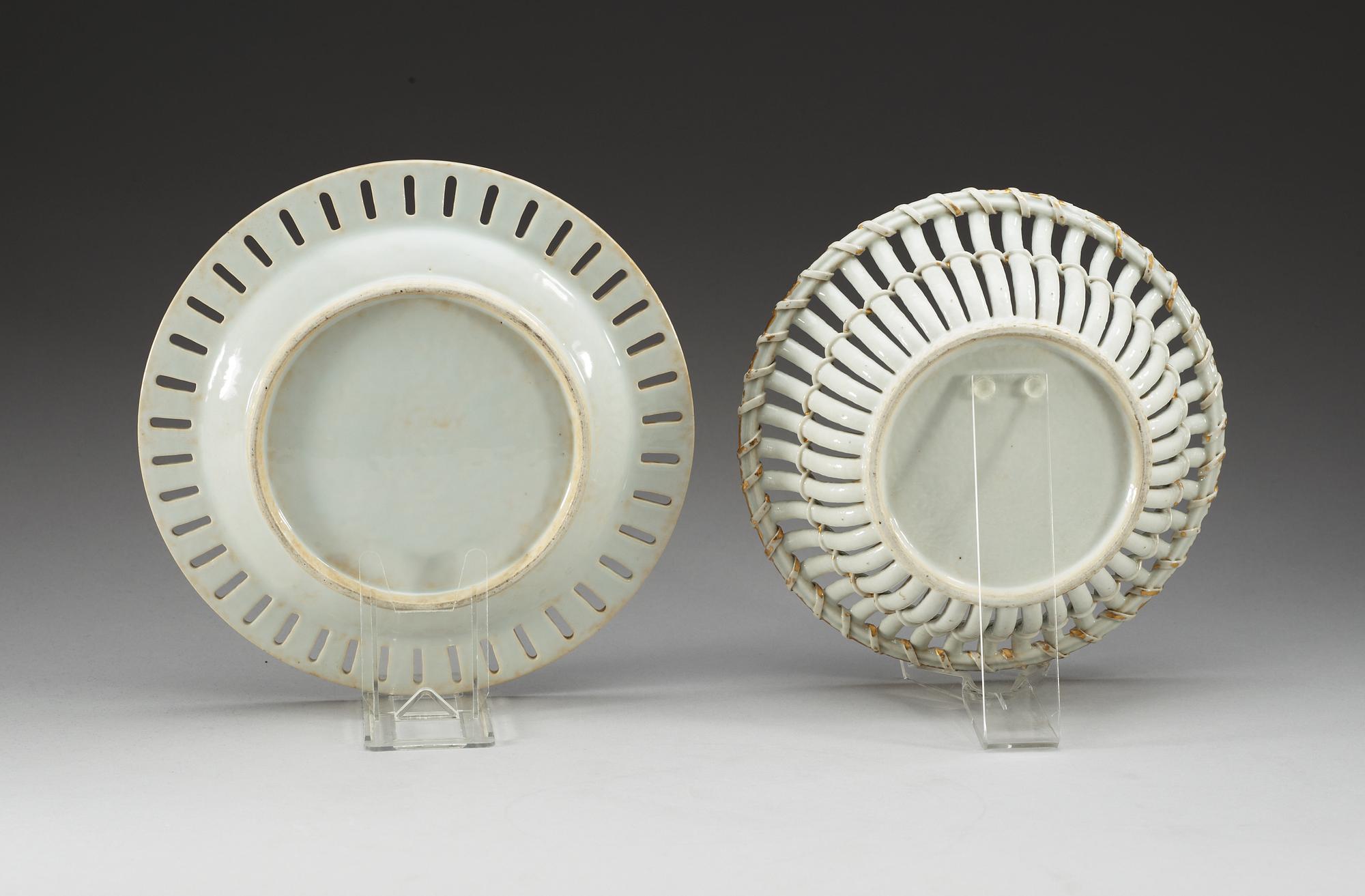 A enamelled and gold chesnut basket with stand, Qing dynasty, Jiaqing (1796-1820).