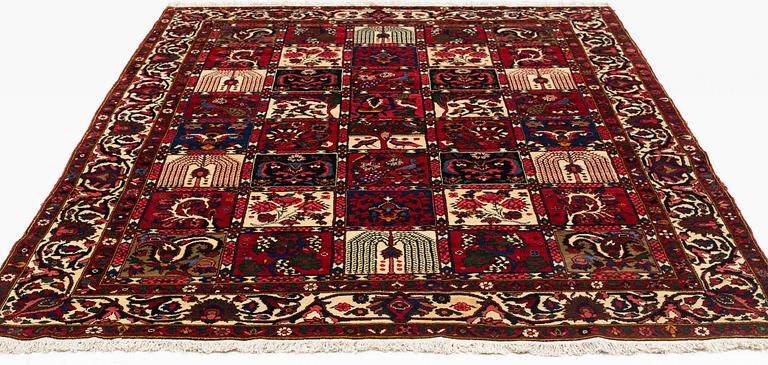 A semi-antique Chahar Mahal/Bakhtiari carpet, approximately 329 x 219-228 cm.