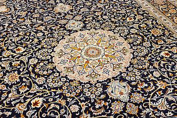 A Kashan carpet, c. 383 x 310 cm.