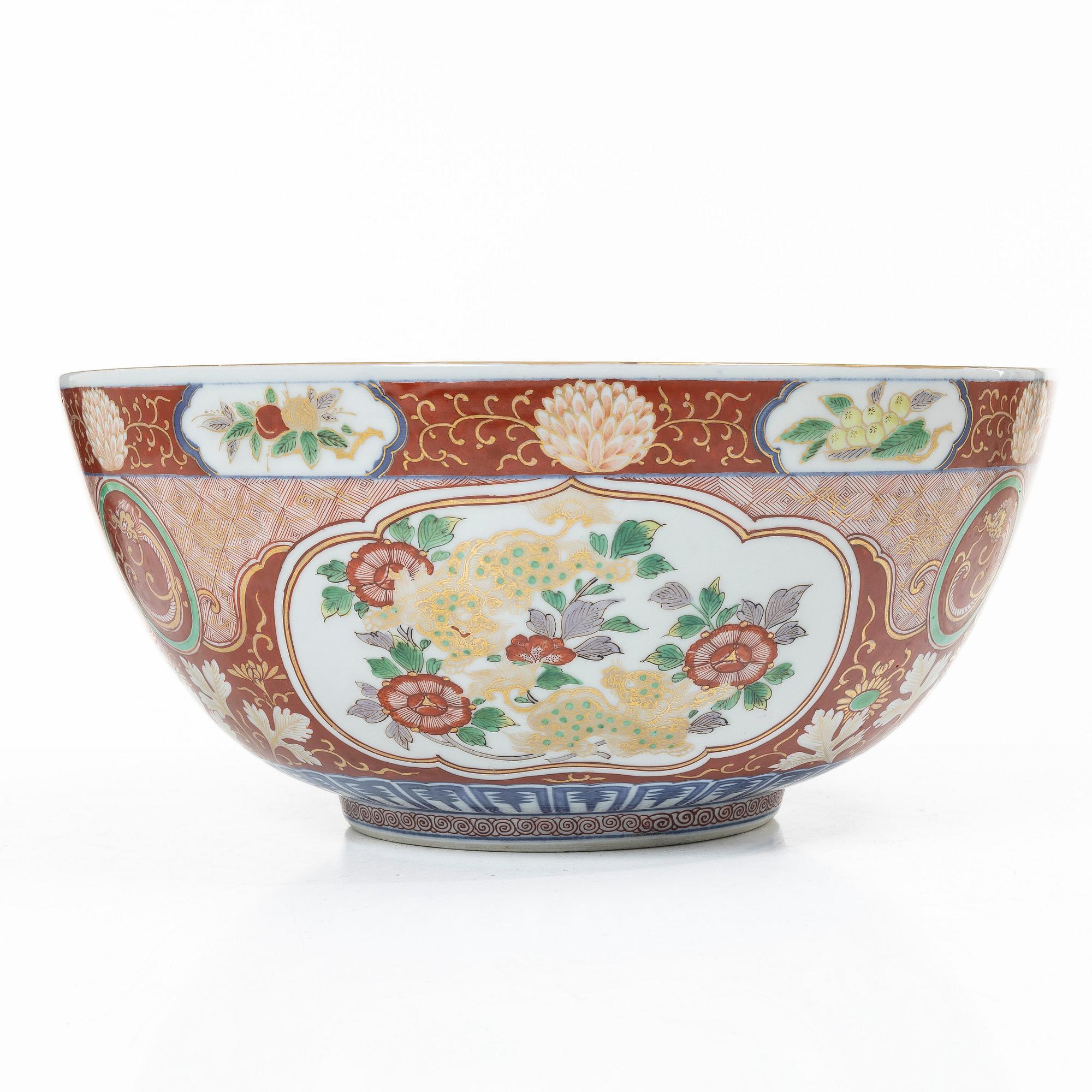 A large Japanese imari porcelain punch bowl, 19th century.