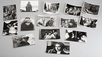 SAMLING FOTOGRAFIER, ca 100 st, 1900-talets mitt, från filminspelningar bla Sjunde Inseglet av Ingmar Bergman.