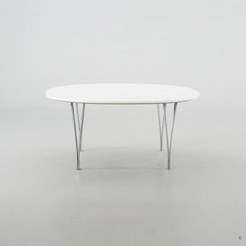 A 'SUPERCIRKEL' COFFEE TABLE DESIGNED BY BRUNO MATHSSON & PIET HEIN, Fritz Hansen, 1982.