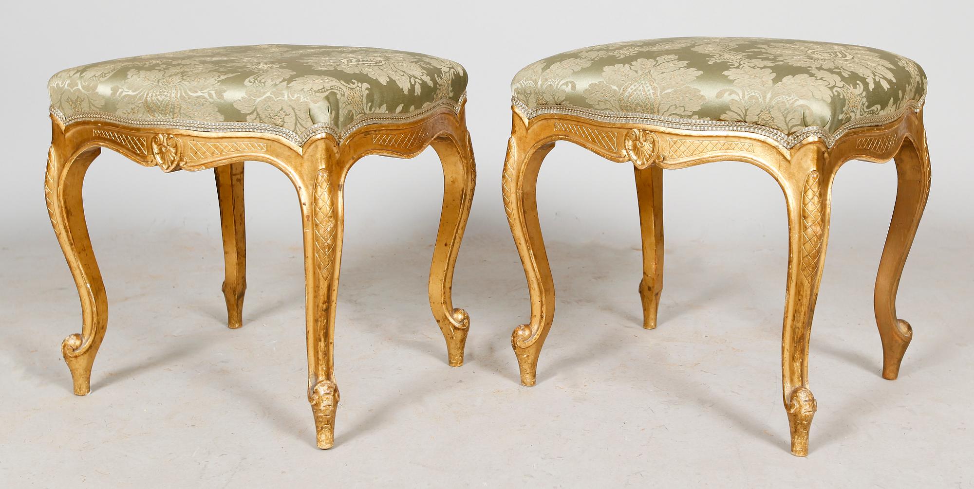 SALONGSMÖBEL, 5 delar, rokokostil, sent 1800-tal.