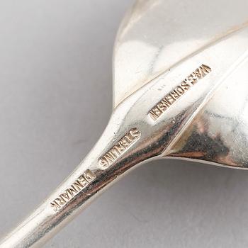 SMÖRGÅSGAFFLAR, 8 st samt KAFFESKEDAR, 12 st, silver, 1900-tal. Vikt ca 340 gram.