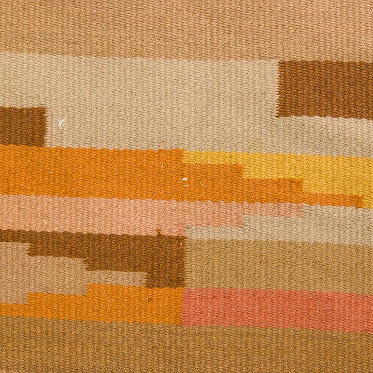 Flat weave carpet. Circa 430 x 323 cm.