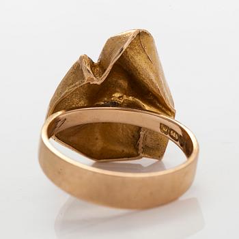 Björn Weckström, ring "Brutet löv", 14K guld och odlade pärlor. Lapponia 1971.