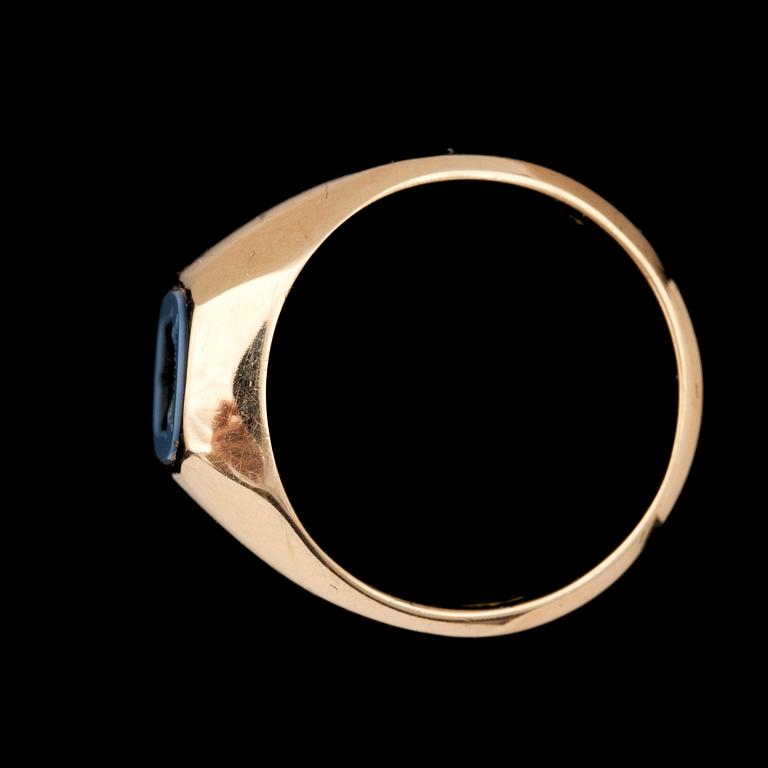 RING, s k vapenring, 18 k guld, Sverige, 1999. Vikt ca 5,7g.