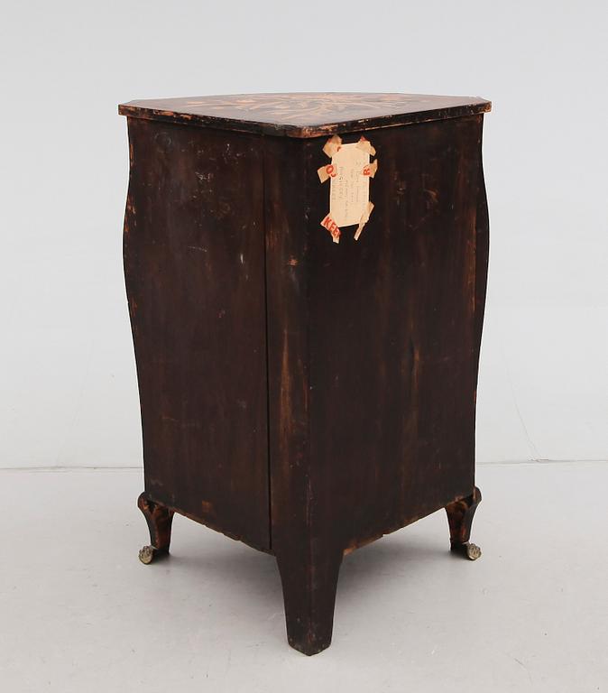 HÖRNSKÅP, sydeuropa, 1800-talets mitt.