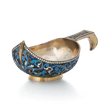 256. A Russian silver-gilt and cloisonné enameled kovsh, unidentified makers mark, St. Petersburg 1899-1908.