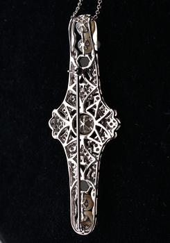 A PENDANT / BROOCH, brilliant cut diamonds c. 0.90 ct. Onyx. 18K white gold. Weight 12 g.