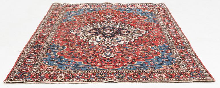 A Bakhtiari carpet, c. 305 x 205 cm.