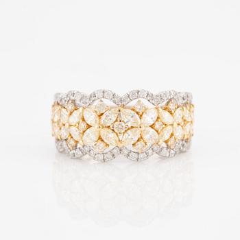 Ring, 18K white gold with yellow marquise-cut and white brilliant-cut diamonds.