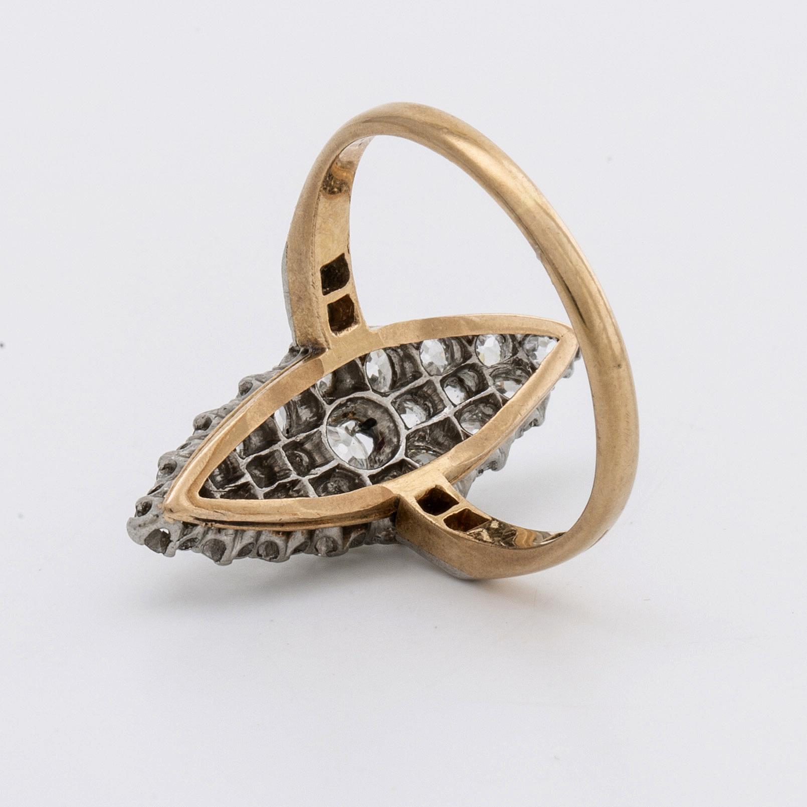 Ring 18K guld o platina m gammalslipade diamanter ca 1 ct totalt, Stockholm 1906.