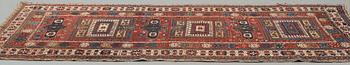 MATTA, antik Shirvan, Tsarryssland, ca 277-288,5 x 139-140 cm (samt kortsidorna med 1 cm slätväv).