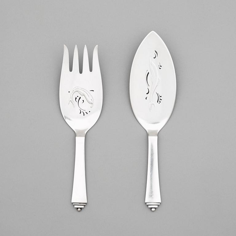 A pair of Harald Nielsen 'Pyramide' sterling fish servers, Georg Jensen, post 1927.