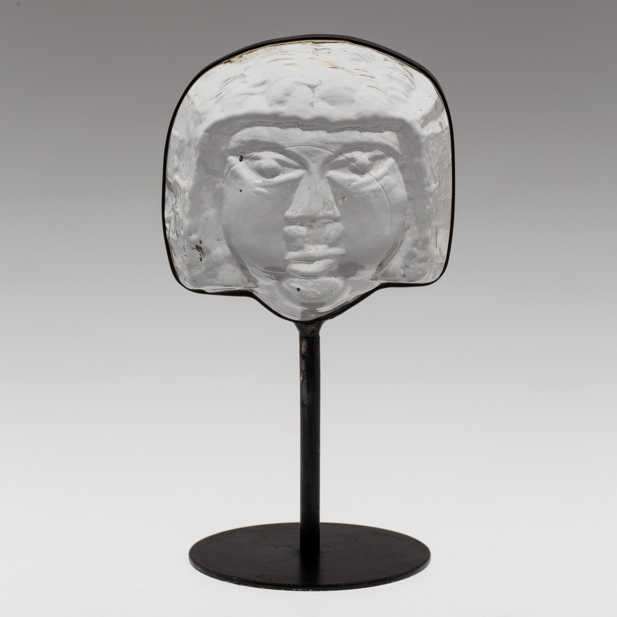 An Erik Höglund glass sculpture, unsigned.