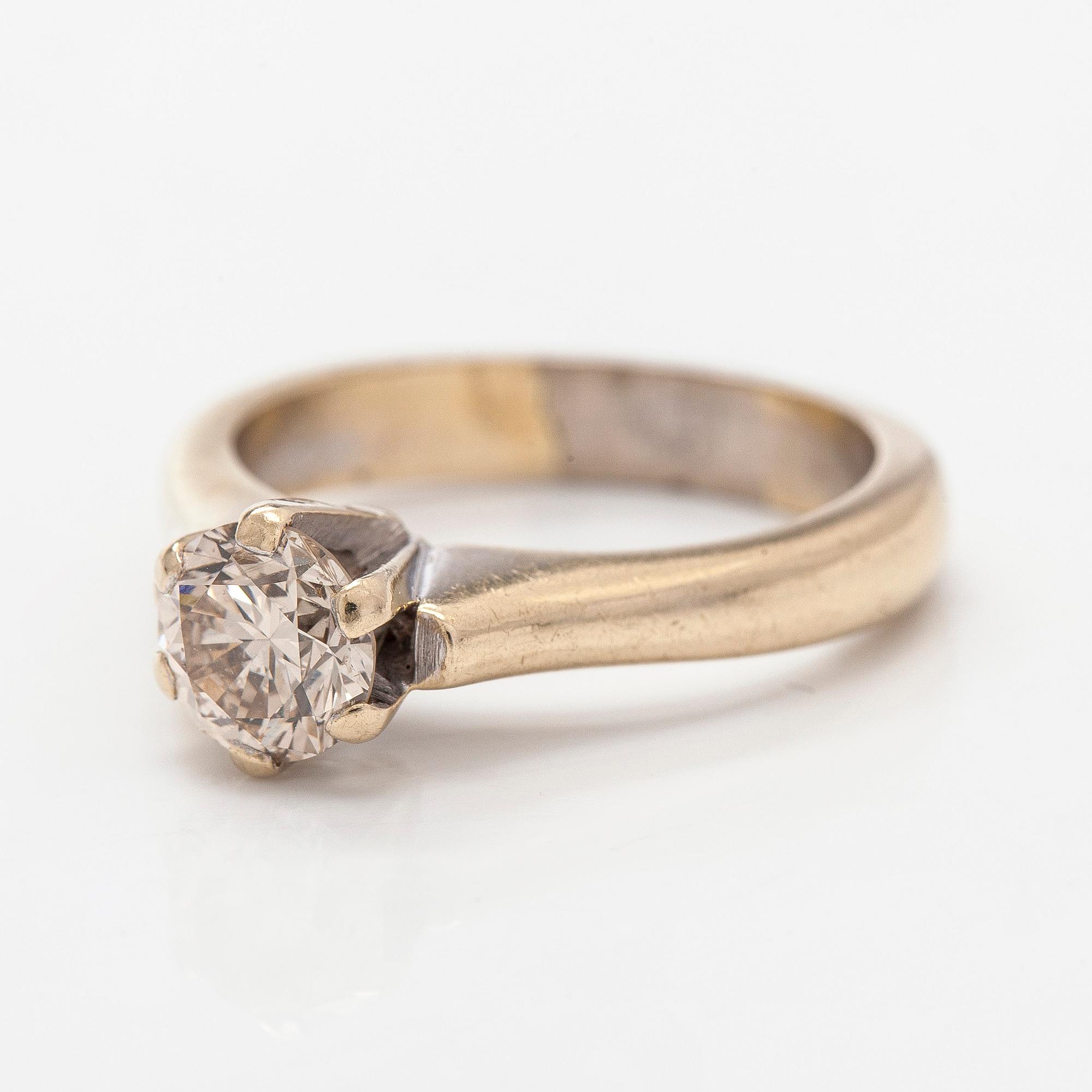 Ring, 18K guld med en briljantslipad diamant.