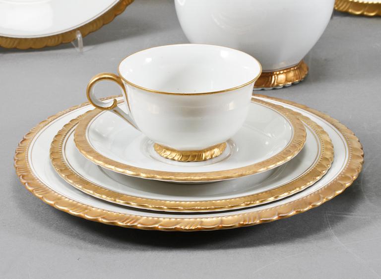 MATSERVIS, porslin, 70 delar, Tjeckoslovakien, 1900-talets senare hälft.