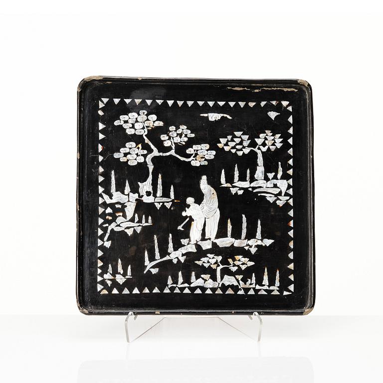 A Chinese lacquer box and tray, early 20th century.