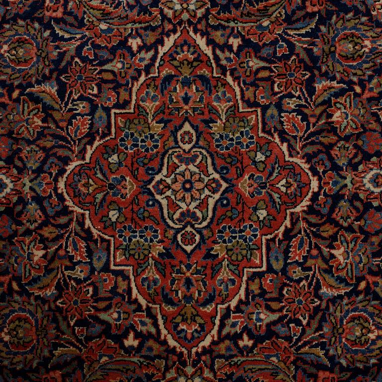 A rug, semi-antique Kashan, ca 204 x 138 cm.