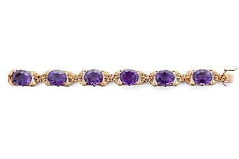 199. AN AMETHYST BRACELET.