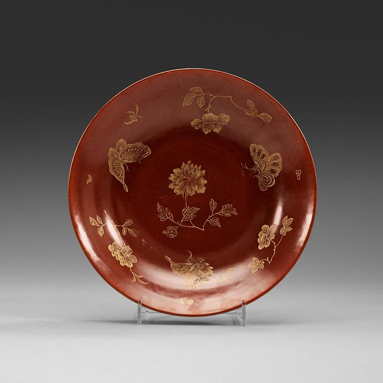 A cappuciner brown dish decorated in gold, Qing dynasty (1644-1912) with Qianlongs seal mark.