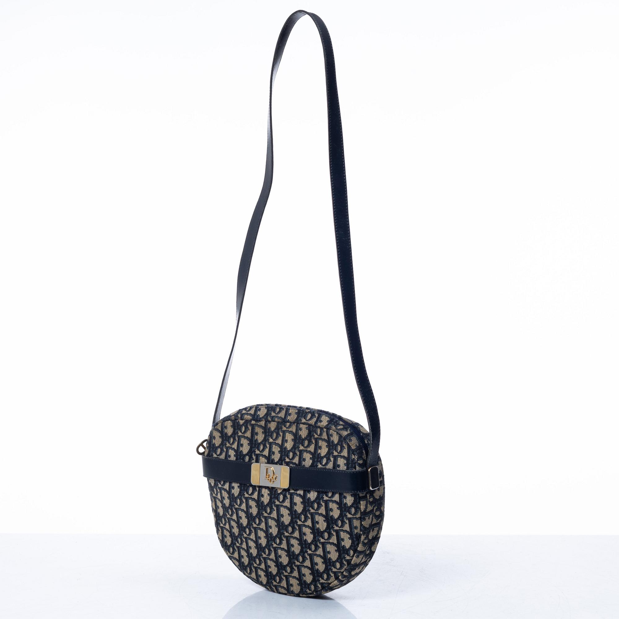 Christian Dior, Translation: "bag, vintage.".