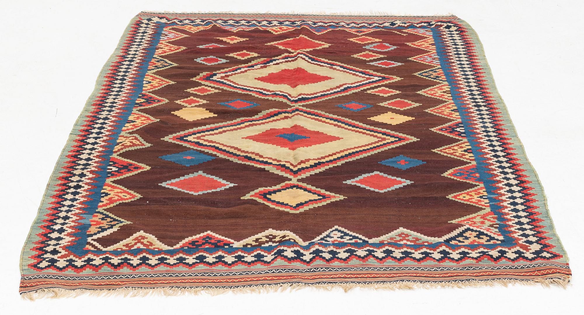 Antique Qashqai kilim carpet, ca 260 x 157 cm.