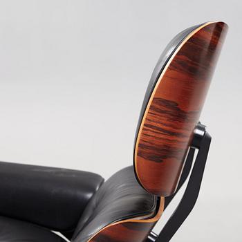 Charles & Ray Eames, fåtölj med ottoman "Lounge chair", Herman Miller, USA.