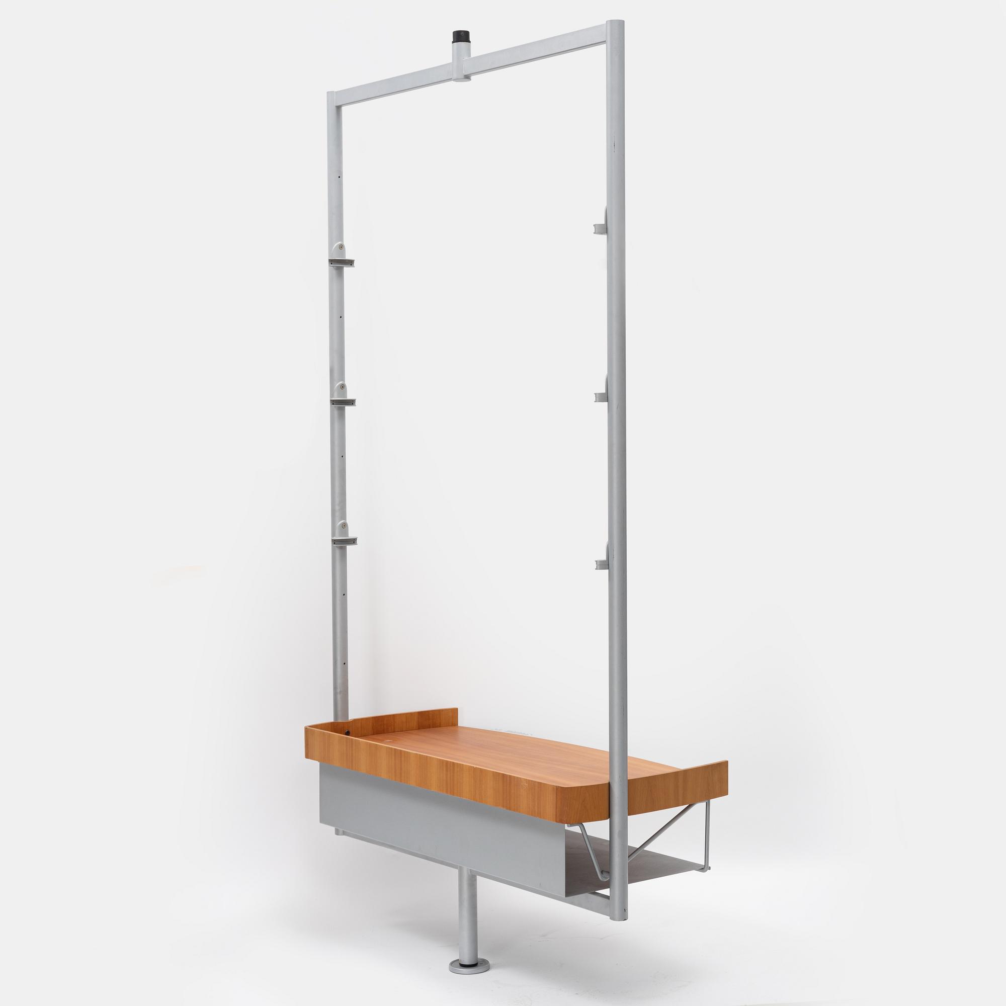An "Ubiqua"  Porada shelf system. Design T. Colzani. 2000's.