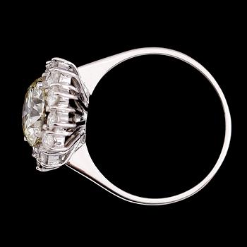 RING, 18 k vitguld, briljantslipade diamanter tot ca 2.97 ct.