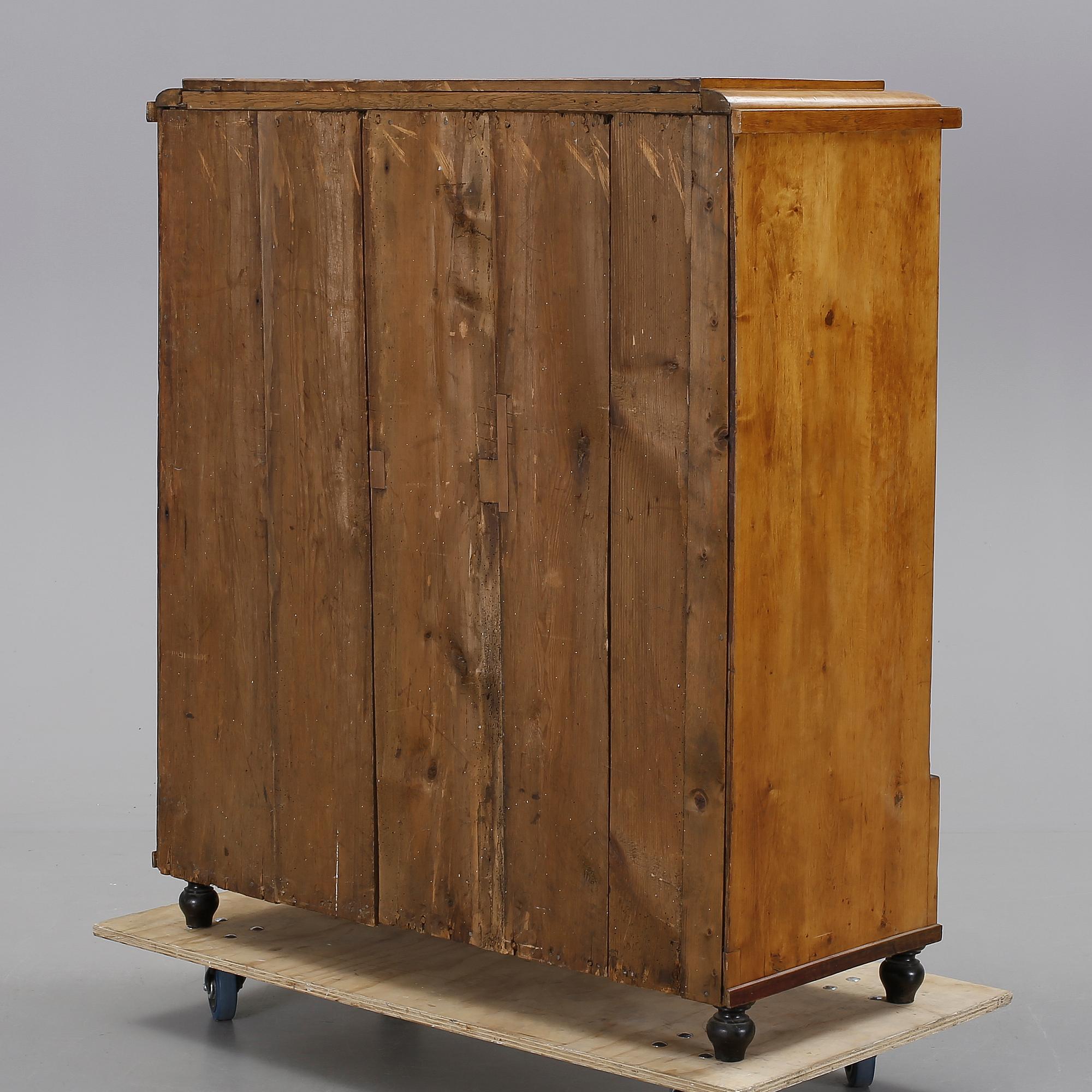 CHIFFONJÈ, Biedermeier/Karl Johan, omkring 1800-talets mitt.