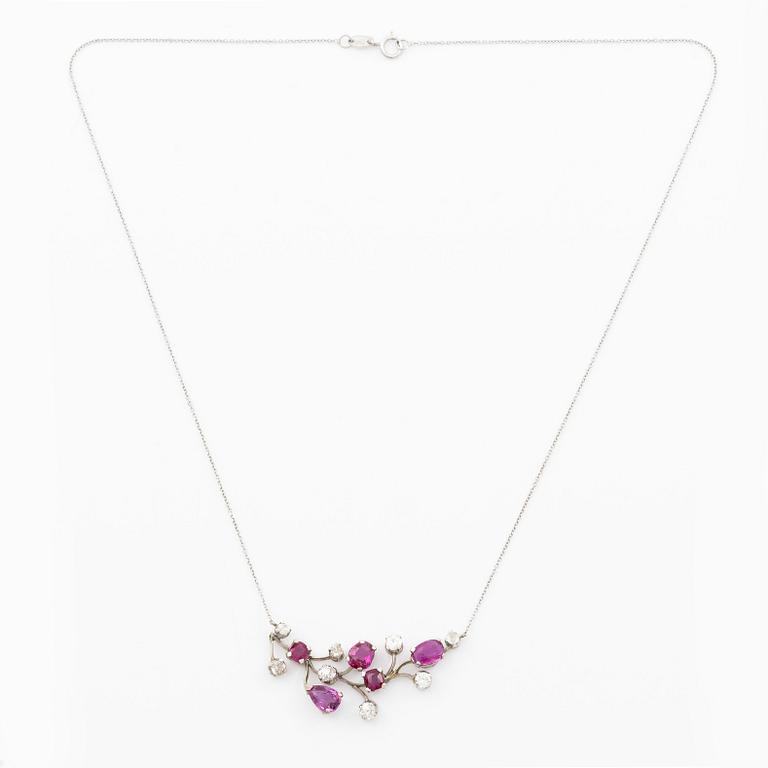 Necklace in 18K white gold with rubies and old-cut and brilliant-cut diamonds. Accompanied by a report from GCS.