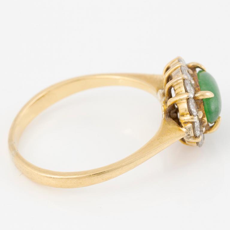 Ring, 18K gold with cabochon-cut chrysoprase and brilliant-cut diamonds.